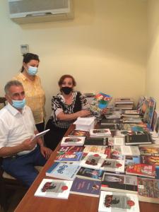 Azərbaycan Yazarlar Klubu  hərbçilərə kitab hədiyyə edib