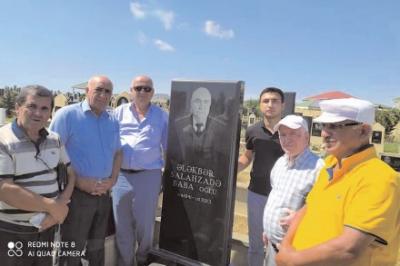 Qələm dostları şair Ələkbər Salahzadənin məzarını ziyarət ediblər