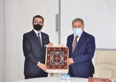 Kolumbiya səfiri Ədəbiyyat İnstitutunda 