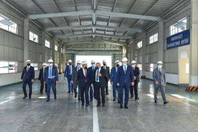 Mikayıl Cabbarov Gəncədə sənaye müəssisələrinin fəaliyyəti ilə tanış olub