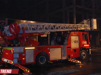 Bakıda çoxmərtəbəli binada yanğın olub, 30 nəfər təxliyyə edilib