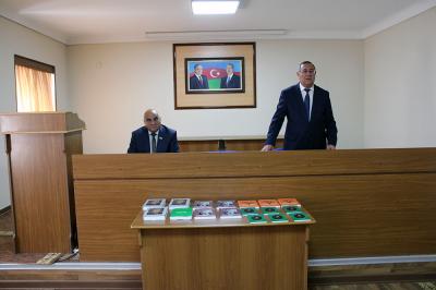 AMEA Naxçıvan Bölməsində yeni kitabların müzakirəsi olub