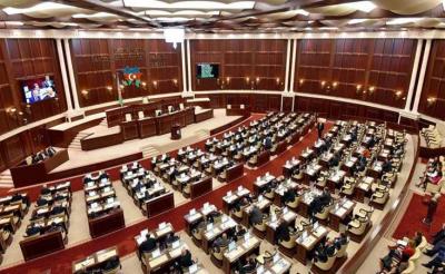 Deputat: “Təhsil haqqında” qanuna yenidən baxılmalıdır"