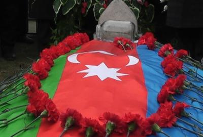 Şəhidlərin əziz xatirəsinə həsr olunmuş şeirlərin təqdimatı davam edir