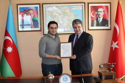 Rektor “Yeni Üfüq”çü tələbəsini qəbul etdi - Foto