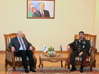 Müdafiə naziri Anjey Kaspşiklə təmas xəttindəki vəziyyəti müzakirə edib
