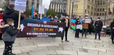 Osloda yaşayan azərbaycanlılar Parlament binası qarşısında aksiya keçirdi