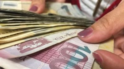 Bakıda orta aylıq əməkhaqqı 900 manatı keçib