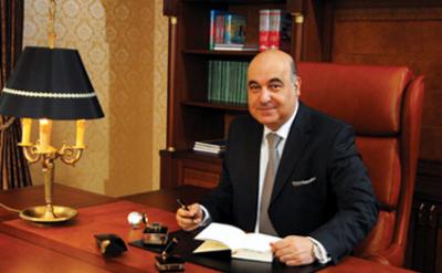 Xalq yazıçısı Ermənistan prezidentini və müdafiə nazirini Haaqa Məhkəməsinə verməyi təklif edib