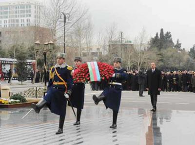 Azərbaycan prezidenti “Xocalı” abidəsini ziyarət edib