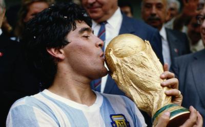 Maradona vəfat etdi