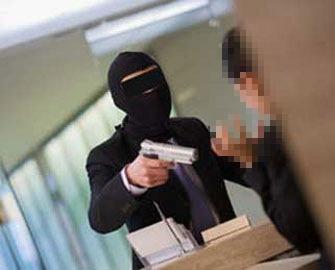 Bakıda lombarda silahlı basqın olub: 2 yaralı