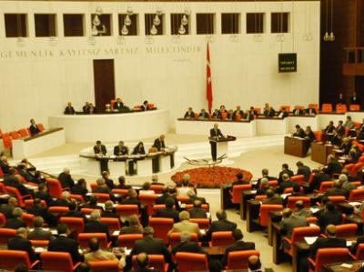 Türkiyədə rüşvət qalmaqalında adları hallanan sabiq nazirlərin toxunulmazlığı ləğv oluna bilər