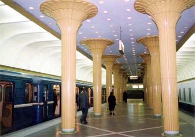 Bakı metrosunda oğlan qatarın altında qaldı (Yenilənib)