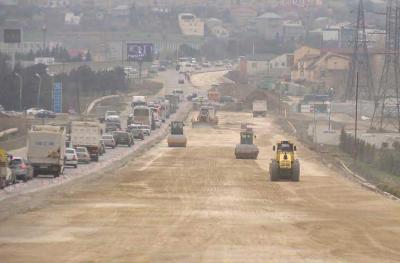 Bakının girişində yeni 8 zolaqlı yol çəkilir