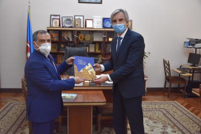 İrek Zinnurov Milli Kitabxanada olub