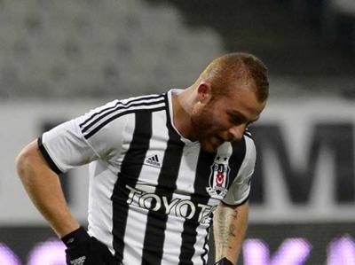 “Beşiktaş”ın və Türkiyə yığmasının futbolçusu gecə klubunda güllələnib