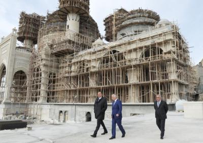 Prezident məscid kompleksində aparılan inşaat işləri ilə tanış olub
