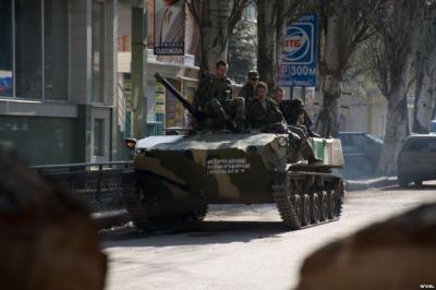 Separatçılar Slavyanskda yerli əhalini "canlı qalxan" olmağa çağırır