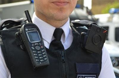 Böyük Britaniyada polislər daşınan kameralarla təchiz ediləcək