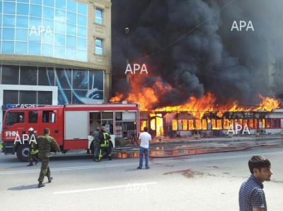 Bakıda restoran yanır - Foto