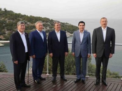 Abdullah Gül qonaq dövlət başçılarına ziyafət verib