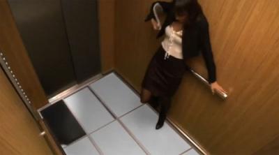 Qorxulu lift zarafatı (VİDEO)
