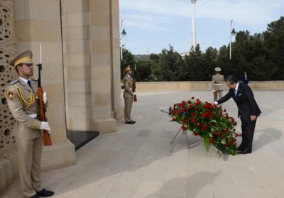 Malayziyanın xarici işlər naziri Fəxri xiyabanı və Şəhidlər xiyabanını ziyarət etmişdir