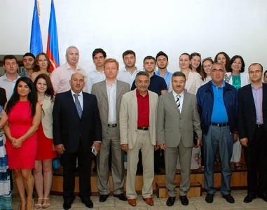 Azərbaycanca -Ukraynaca   danişıq kitabçası Ukraynalı   oxuculara təqdim olunub