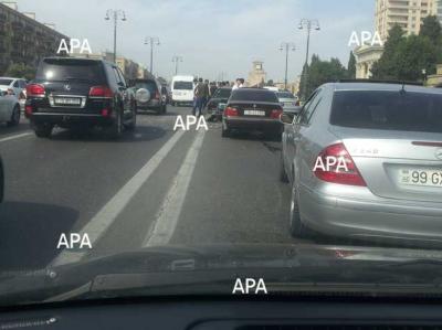 Zəncirvari qəza Bakının əsas prospektində tıxac yaradıb Yenilənib