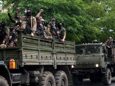Ukrayna ordusu terrorçularla dolu 5 yük maşınını məhv edib