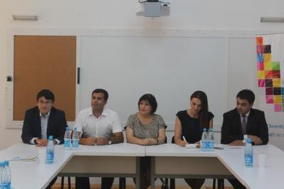 Deputatlar 700 bal toplamış tələbələrlə görüşüb