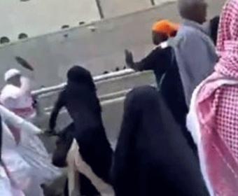 Hindistanda qadınlar təcavüzçüləri daşqalaq elədi