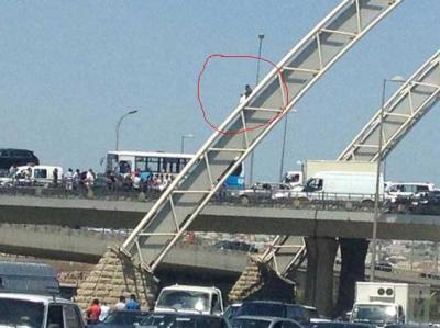 Bakıda özünü körpüdən atmaq istəyən şəxs xilas edilib - Yenilənib
