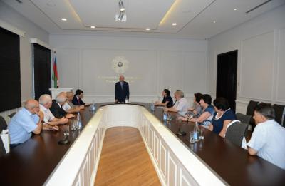 Nazir müavini yaş həddinə görə işdən çıxarılan direktorlarla görüşüb