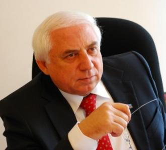 Hadi Rəcəbli yaralı əsgərin ailəsinə baş çəkib