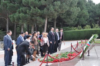 Türkiyəli jurnalistlər Şəhidlər Xiyabanını ziyarət ediblər