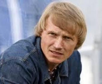 Məşhur futbolçu faciəli şəkildə öldü