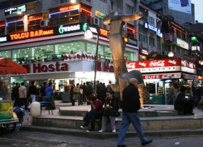 Sevgi heykəli, isti “peraşki”nin kövrək xatirəsi və “Ağdam” Çay evindəki məyusluq...