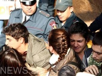 Ermənistanda polislə vətəndaşlar arasında toqquşma olub