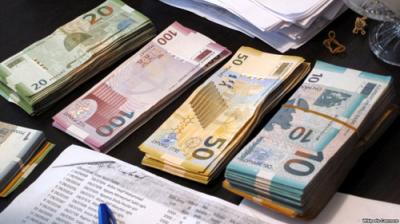 Əhalinin banklara 1 milyarda yaxın borcu var