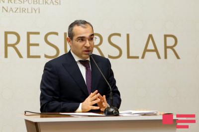 Mikayıl Cabbarov şagirdlərlə kitab müzakirə etdi