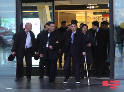 Türkiyədə müalicə alan daha bir hərbçimiz vətənə döndü