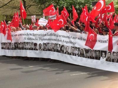 Türk əsilli Almaniya vətəndaşlarından etiraz