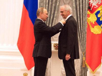 Putin Polad Bülbüloğluna "Şərəf" ordenini təqdim edib