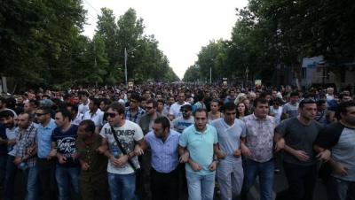 İrəvanda aksiya keçirilən əraziyə əlavə polis qüvvələri cəlb edilib