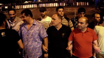 Etirazçıların bir hissəsi İrəvanın mərkəzindəki oturaq aksiyanı dayandırır