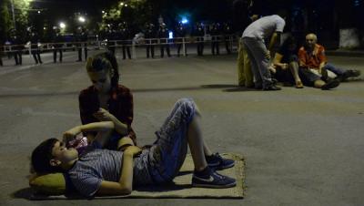 İrəvan polisi etirazçıları dağılışmağa çağırıb