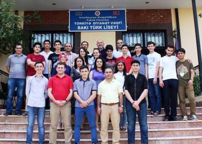 Bir sinifdən 3 məzun 700 bal topladı
