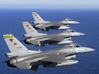 Turkiyə təyyarələri PKK mövqelərinə hava zərbələri endirib